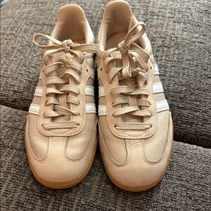 Light brown sambas